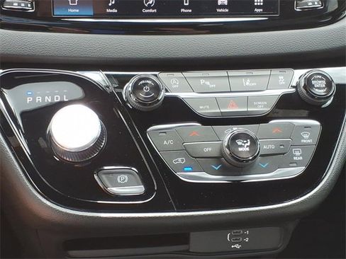 New 2026 Chrysler Voyager LX image 20