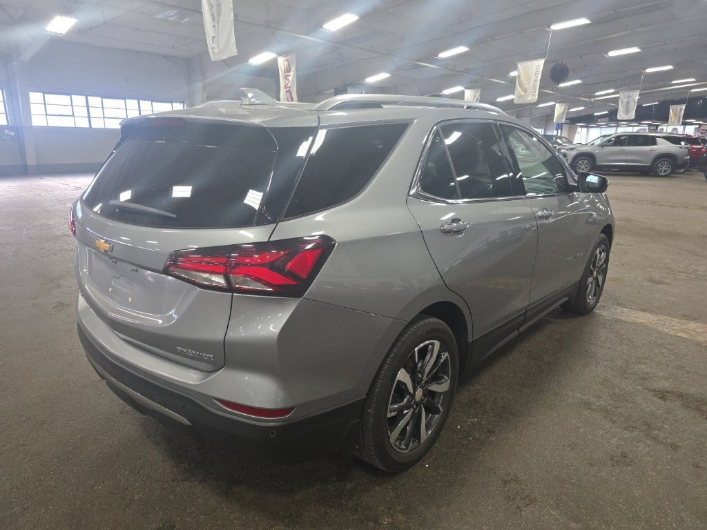 Used 2024 Chevrolet Equinox Premier FWD image 2