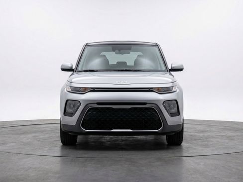 Used 2025 Kia Soul LX w/ LX Technology Package image 2