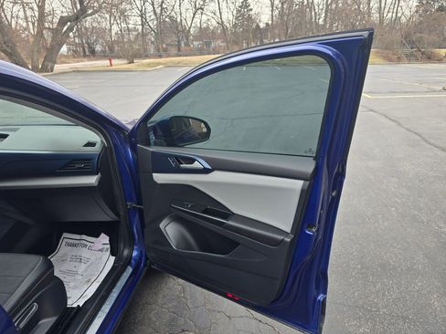 Used 2022 Volkswagen Taos SE image 30