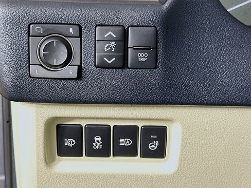 Used 2023 Lexus GX 460 Premium w/ Accessory Package AWD/4WD image 17