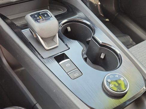 Used 2023 Nissan Rogue SV image 12