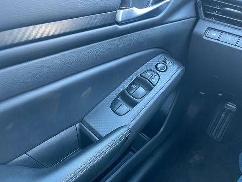 Used 2025 Nissan Altima 2.5 SV image 18