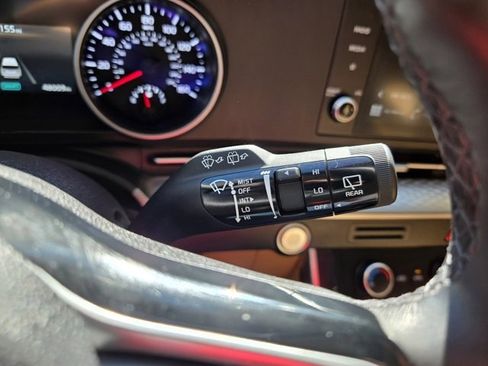 Used 2024 Kia Carnival LX image 25