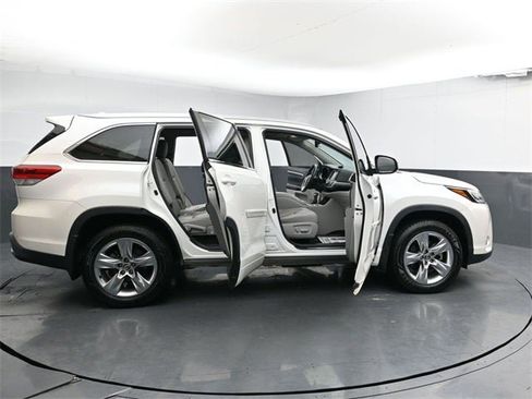 Used 2017 Toyota Highlander Limited image 49