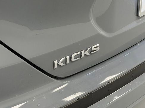 Used 2024 Nissan Kicks SR w/ SR Premium Package image 7