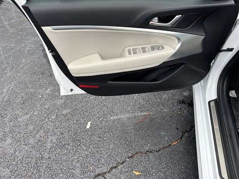 Used 2025 Genesis G70 2.5T image 10