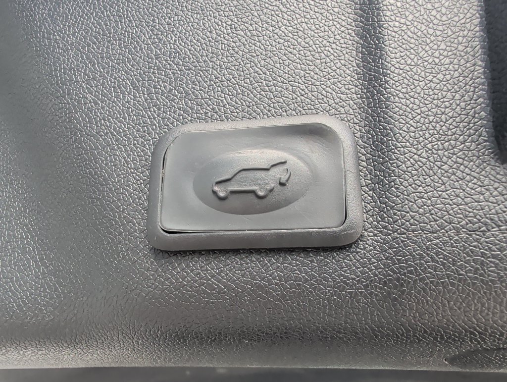 Used 2015 GMC Acadia SLE FWD image 22