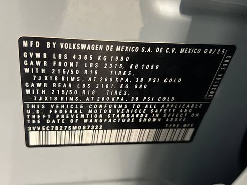 Certified 2025 Volkswagen Taos SE FWD image 29