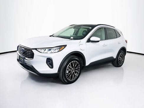 Used 2025 Ford Escape SE image 3