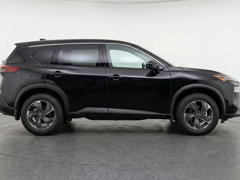 Used 2025 Nissan Rogue SV FWD image 11