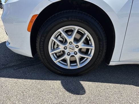 Used 2022 Chrysler Pacifica Touring-L image 35