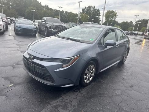 Used 2025 Toyota Corolla LE FWD image 9