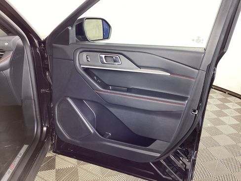 Used 2025 Ford Explorer ST-Line AWD/4WD image 9