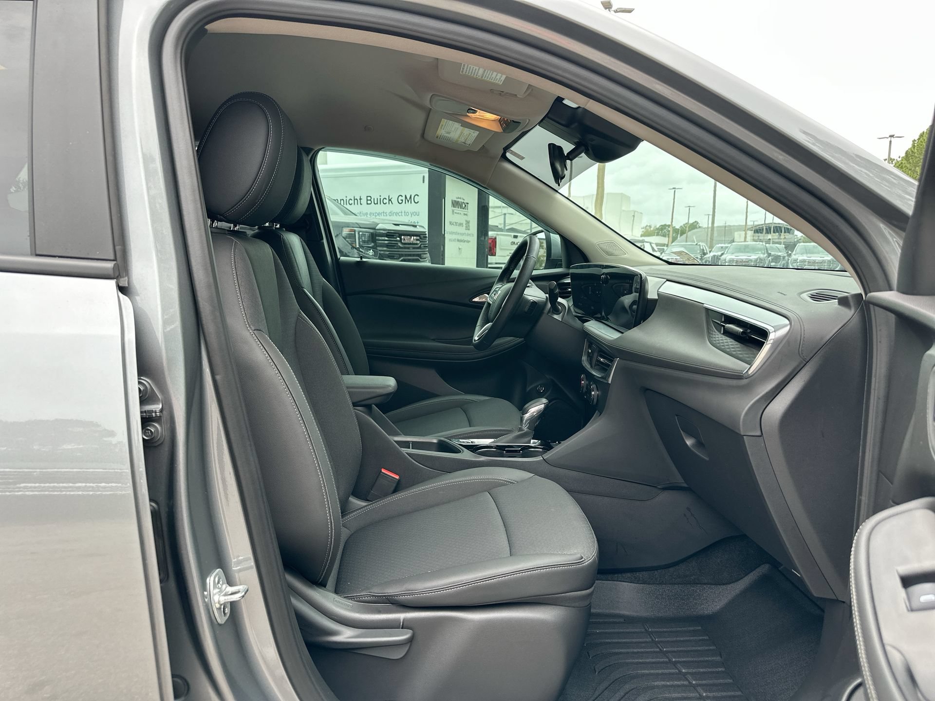 Used 2025 Buick Encore GX Preferred FWD image 27