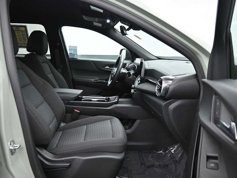 Used 2025 Chevrolet Equinox LT w/ Safety and Technology Package AWD/4WD image 11