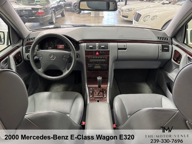 Used 2000 Mercedes-Benz E 320 4MATIC Wagon image 27