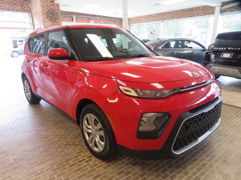 Used 2020 Kia Soul LX image 3