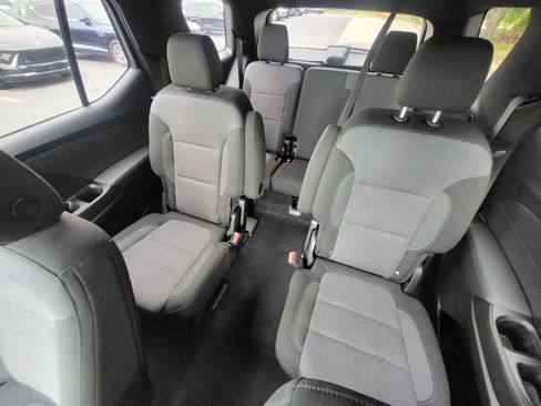 Used 2023 Chevrolet Traverse LT FWD image 13