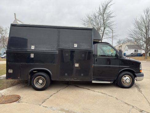 Used 2004 Chevrolet Express 3500 image 4