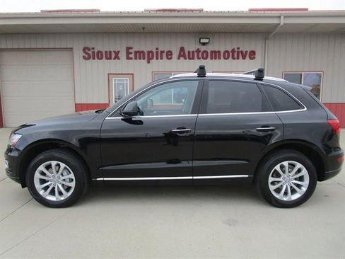 Used 2017 Audi Q5 2.0T Premium image 2
