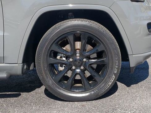 Used 2022 Jeep Grand Cherokee Laredo X image 11