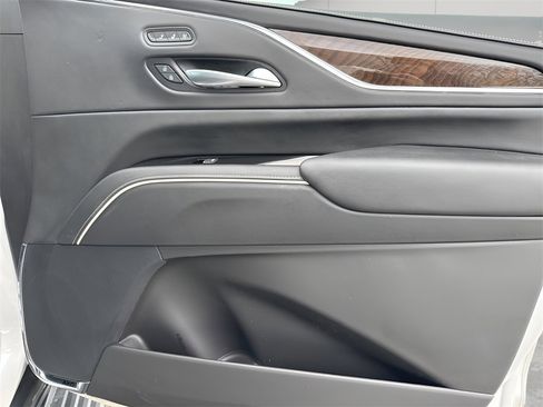 Used 2024 Cadillac Escalade Premium Luxury Platinum image 9