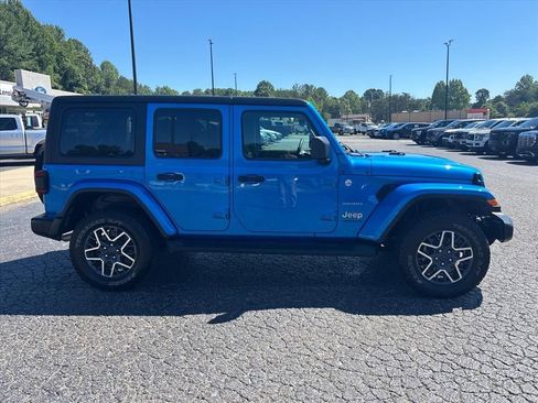 Used 2024 Jeep Wrangler Unlimited Sahara AWD/4WD image 9