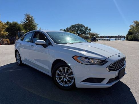 Used 2017 Ford Fusion S image 3