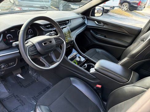 Used 2023 Jeep Grand Cherokee L Laredo image 14