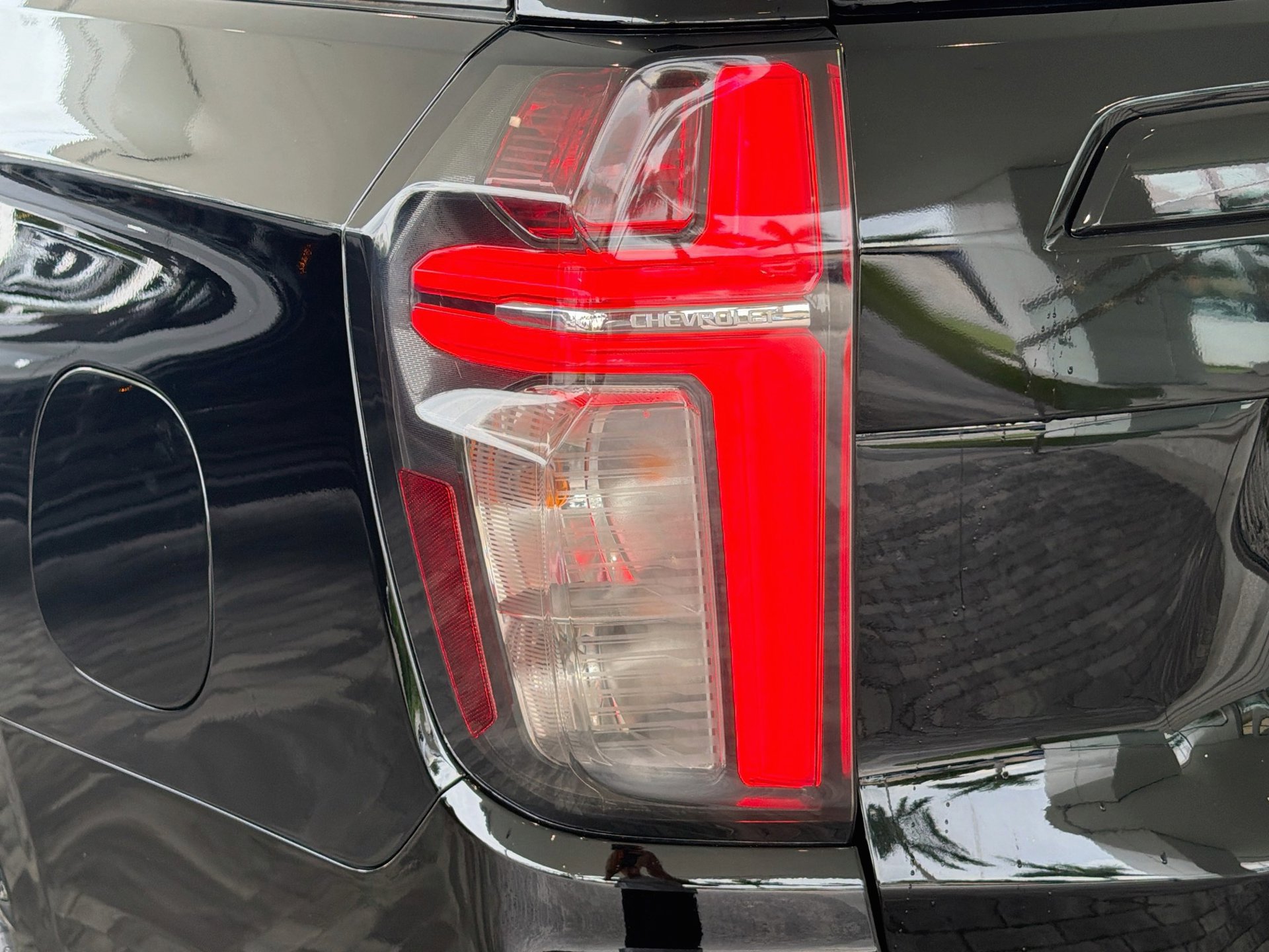 Used 2023 Chevrolet Suburban RST w/ Luxury Package RWD image 10