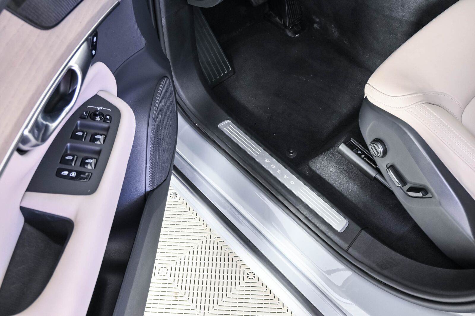 Certified 2026 Volvo XC90 B6 Plus AWD/4WD image 8