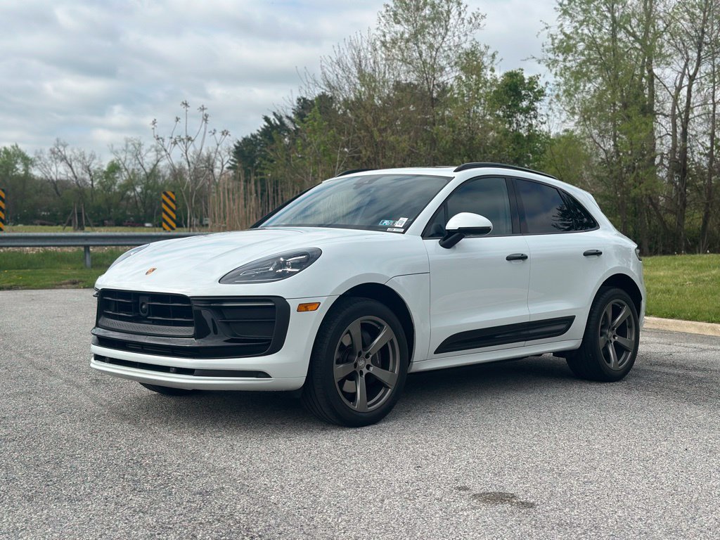 Used 2023 Porsche Macan AWD/4WD image 3