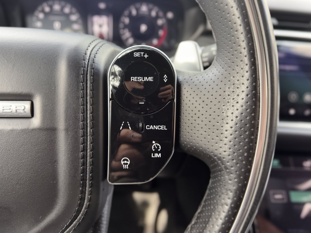 Used 2018 Land Rover Range Rover Velar R-Dynamic HSE AWD/4WD image 19