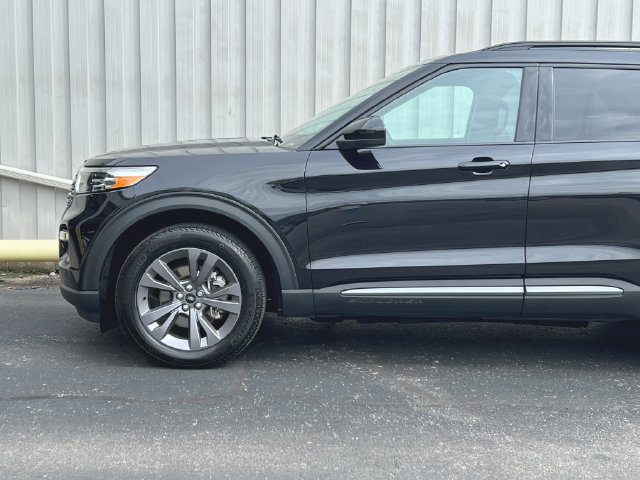 Used 2023 Ford Explorer XLT w/ Equipment Group 202A AWD/4WD image 15