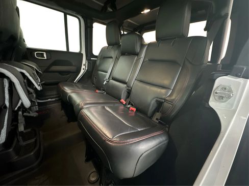 Used 2022 Jeep Wrangler Unlimited Rubicon w/ Cold Weather Group image 15