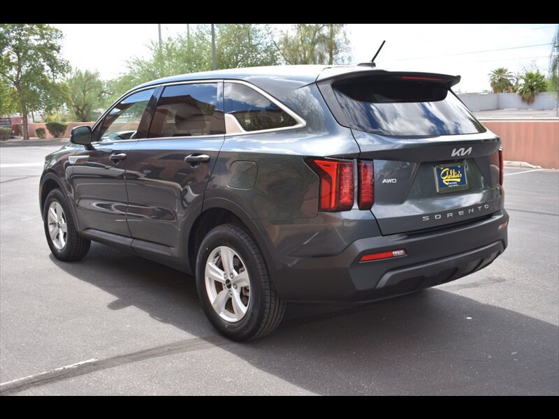 Used 2022 Kia Sorento LX AWD/4WD image 4