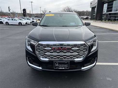 Used 2022 GMC Terrain Denali w/ Black Diamond Edition image 7
