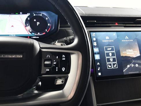 Certified 2025 Land Rover Range Rover SE image 29