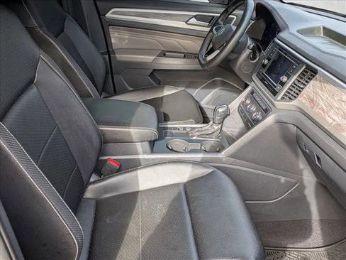 Used 2022 Volkswagen Atlas Cross Sport SE image 19