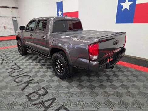 Used 2016 Toyota Tacoma TRD Sport image 11