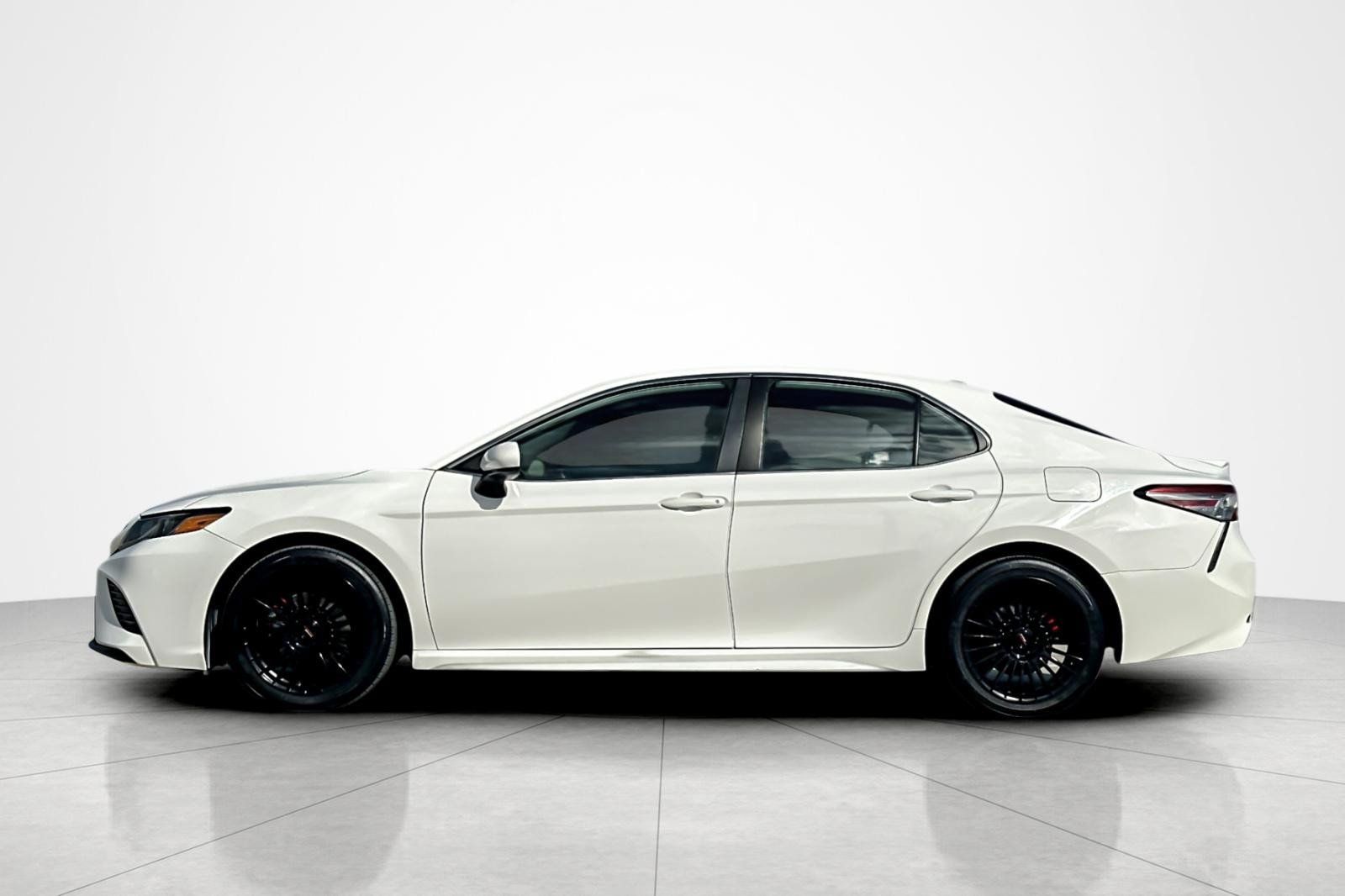 Certified 2019 Toyota Camry SE FWD image 2