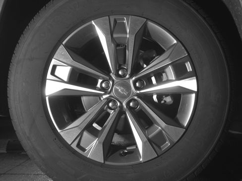 Used 2025 Chevrolet Equinox LT FWD image 13