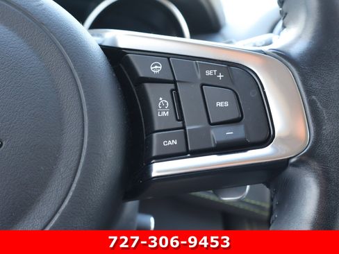 Used 2018 Jaguar F-PACE R-Sport image 24