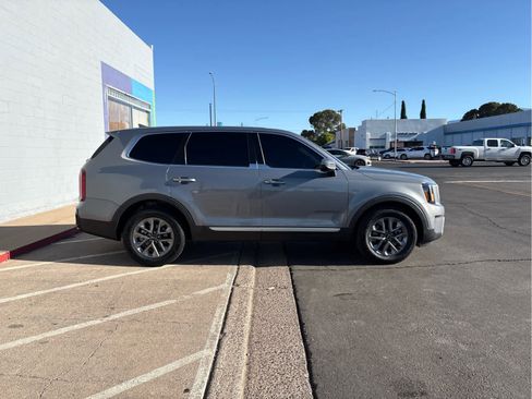 Used 2024 Kia Telluride LX FWD image 7