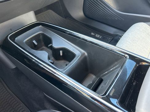 Certified 2025 Volkswagen ID.4 Pro image 29