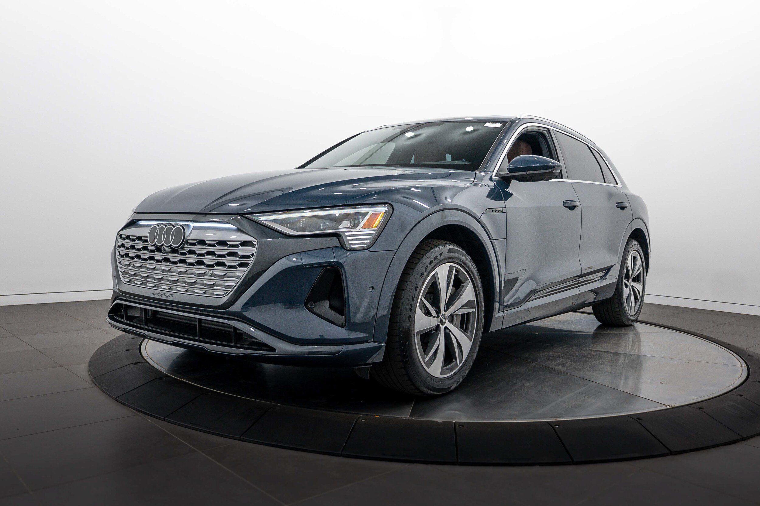 Certified 2024 Audi Q8 e-tron Prestige w/ Prestige Package AWD/4WD image 7
