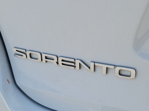 Used 2019 Kia Sorento AWD image 11