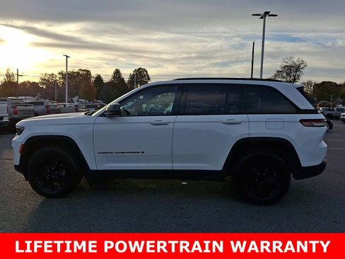 Used 2024 Jeep Grand Cherokee Altitude image 4