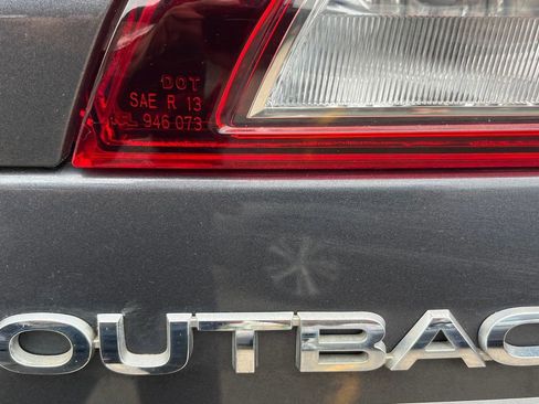 Used 2018 Subaru Outback 2.5i Premium AWD/4WD image 24